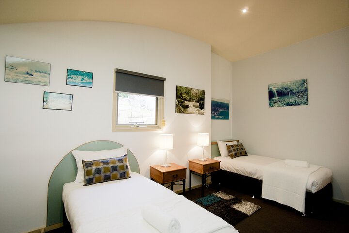 Room 10 of 28