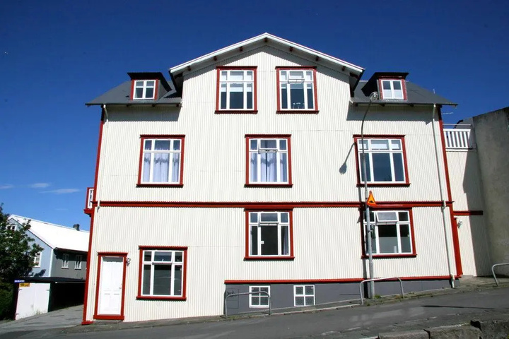 Luna Apartments