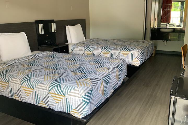 1 Queen Bed (11 of 15)
