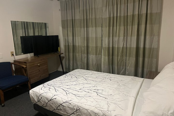 Room 4 of 12