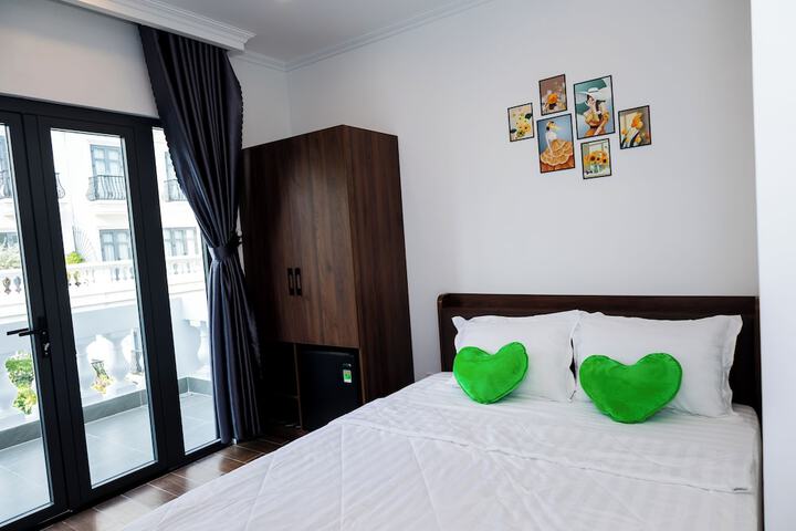 Room 4 of 23