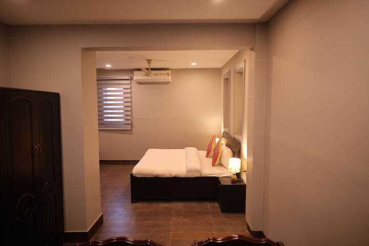 Room 9 of 76