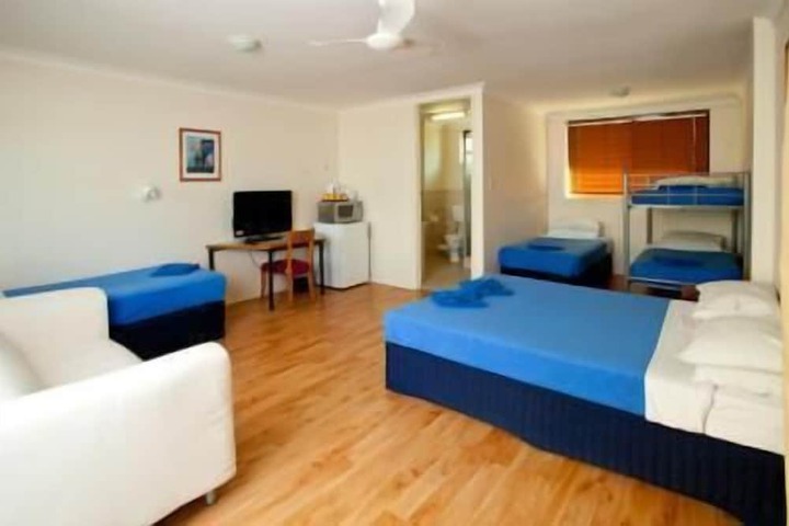 Room 4 of 7