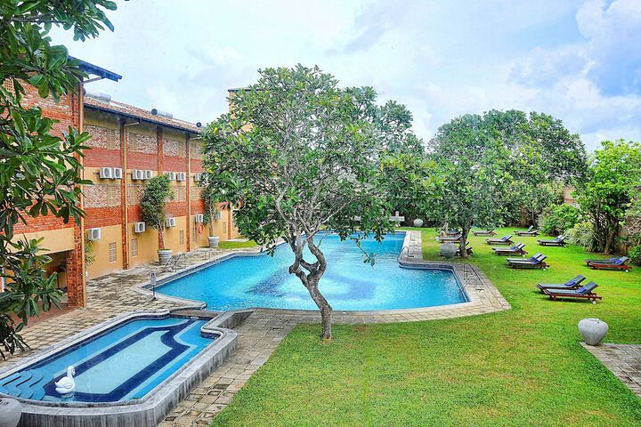 Pools & Facilities