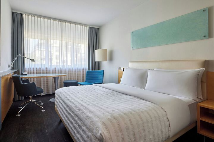 Room 4 of 108