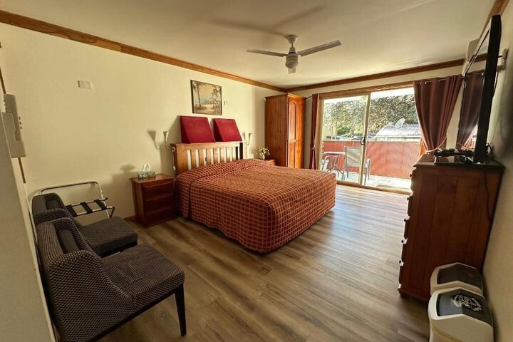 Room 4 of 25