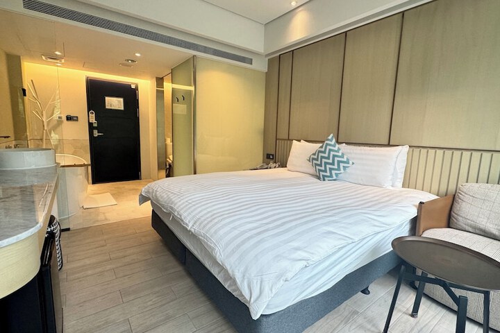 Room 8 of 49