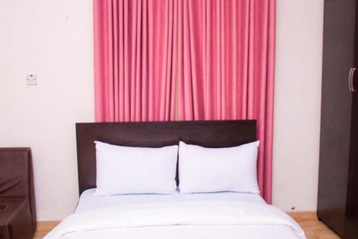 Room 10 of 25