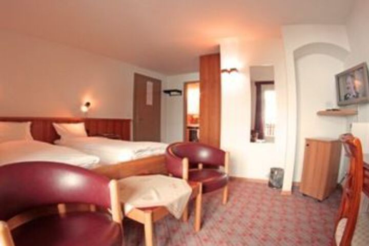 Room 34 of 106
