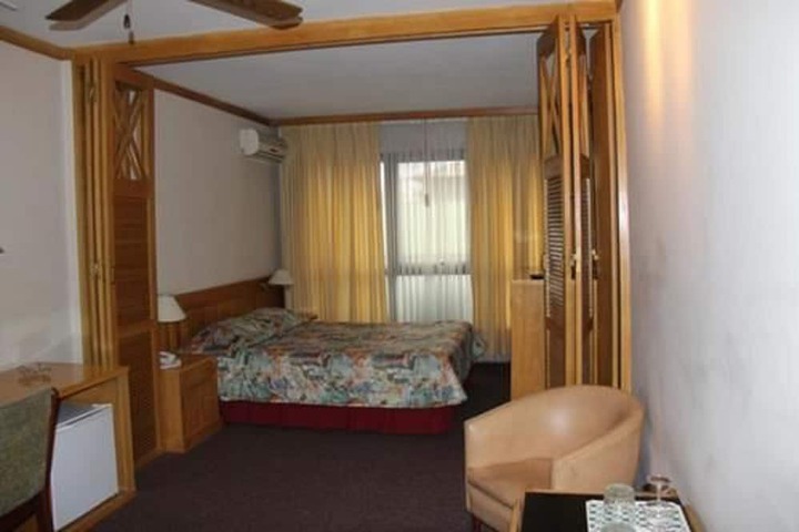 Room 9 of 33