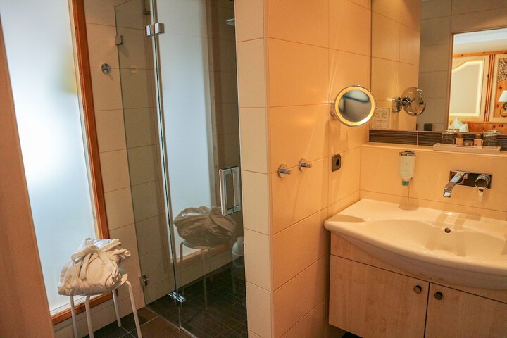 Room 75 of 193