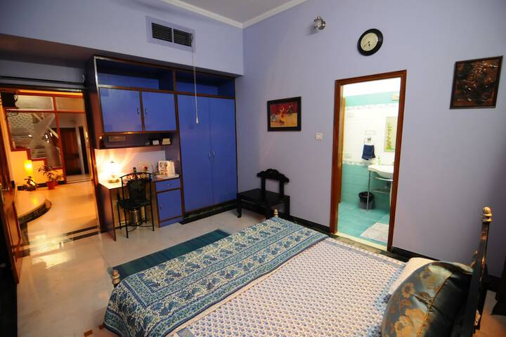 Room 7 of 30
