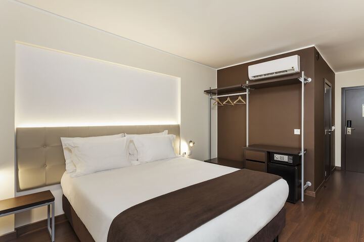 Room 10 of 82
