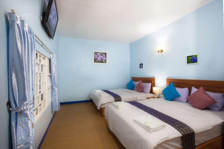 Room 10 of 26