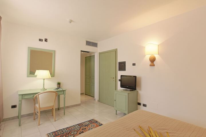 Room 3 of 35