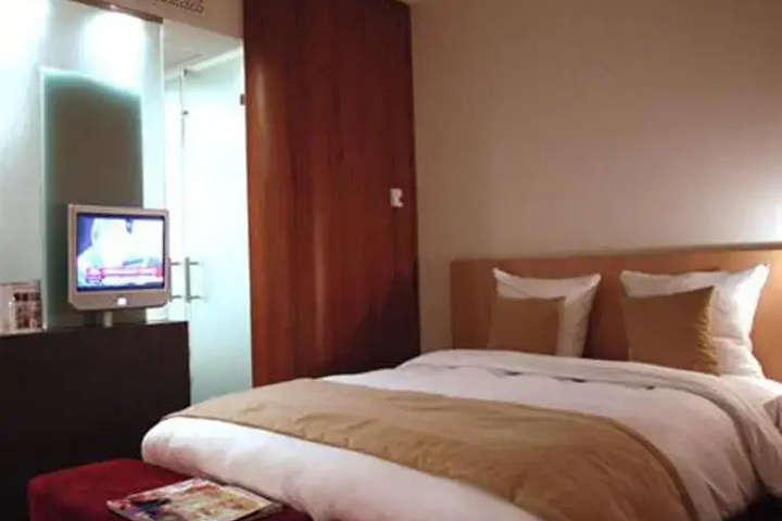 Room 2 of 6