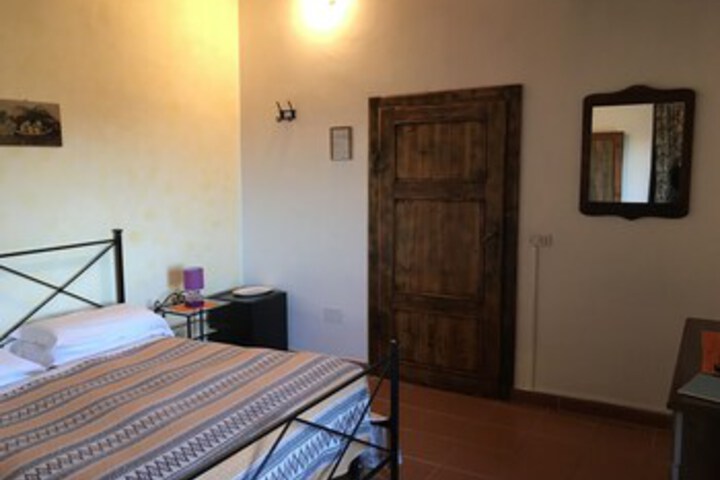 Room 25 of 28