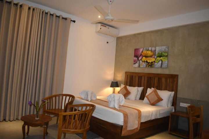 Room 4 of 32