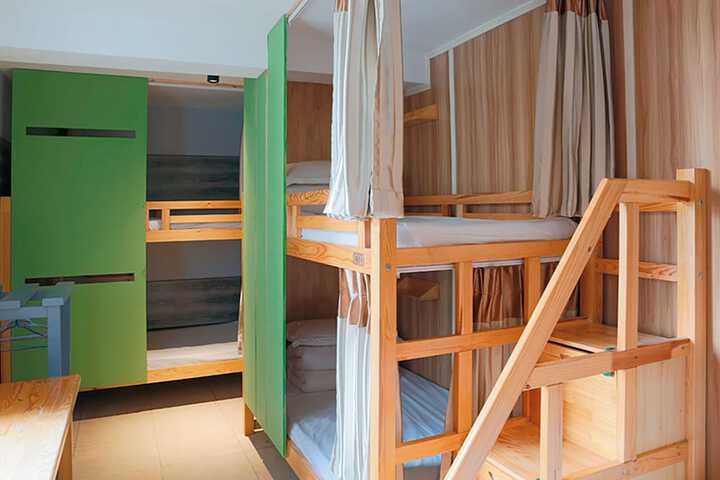 Room 13 of 52
