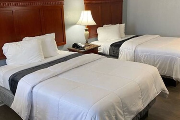 2 Double Beds (1 of 7)