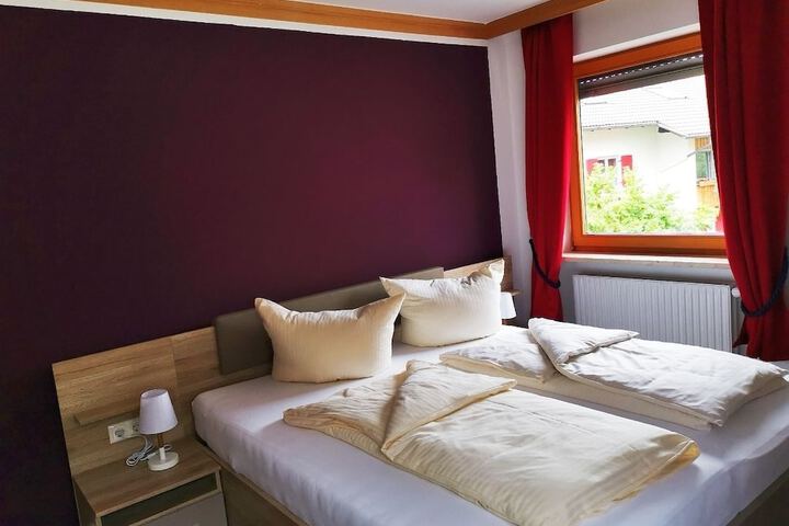 Room 9 of 34