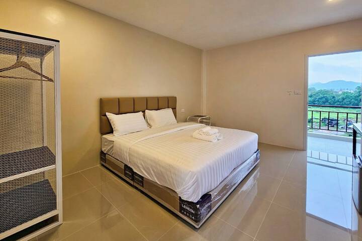 Room 8 of 48