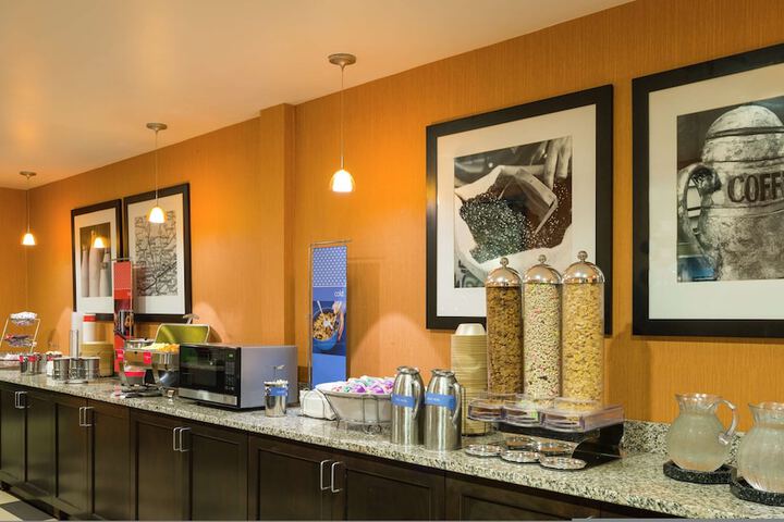 Breakfast area
