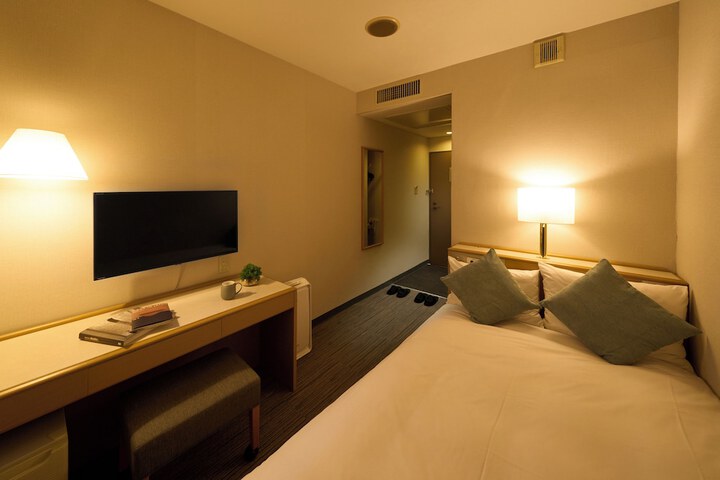 Room 10 of 24