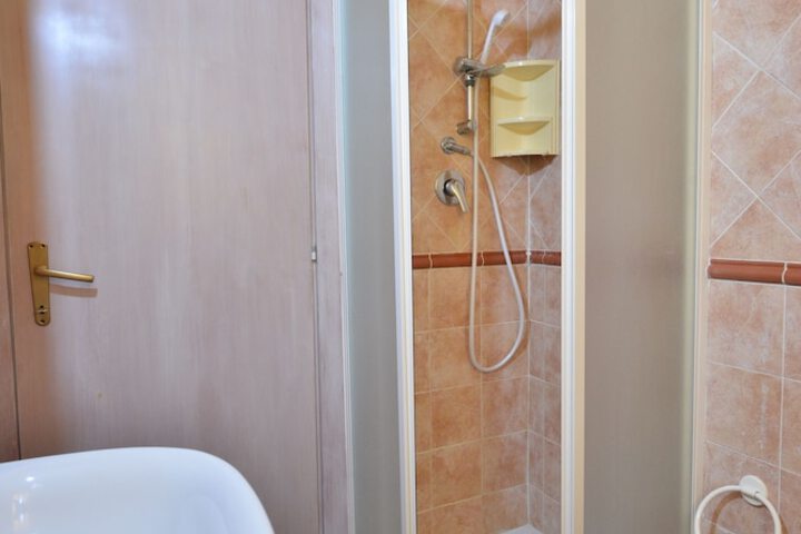 Room 12 of 19