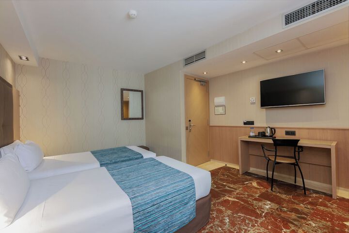Room 7 of 68