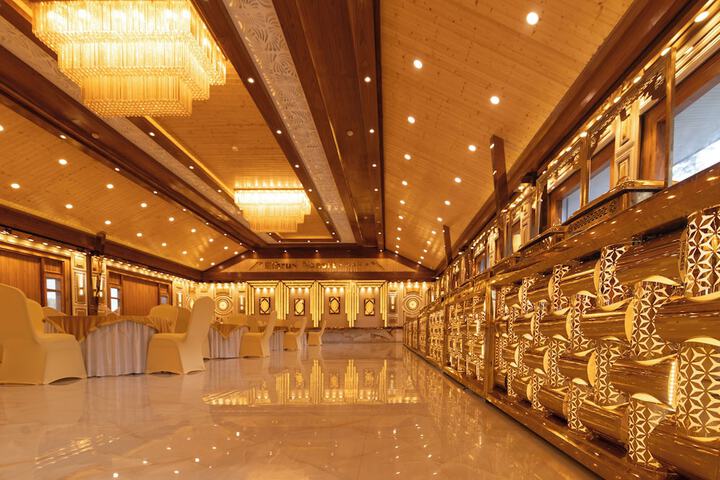 Ballroom/Hall 63 of 91