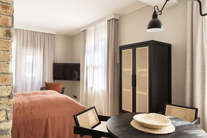 Room 16 of 36