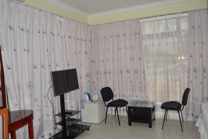 Room 11 of 11