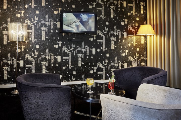 Lounge 66 of 89
