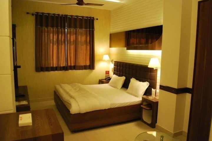 Room 32 of 48