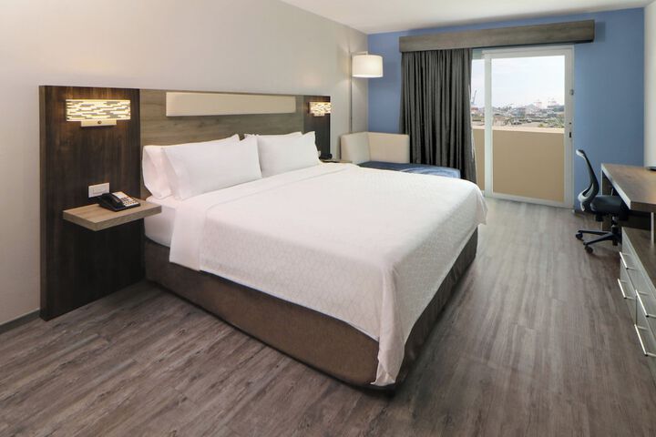 Room 5 of 70