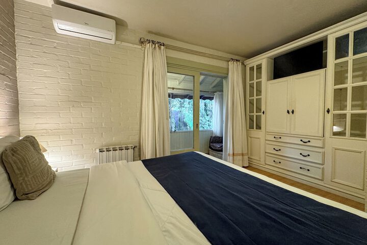 Room 37 of 97