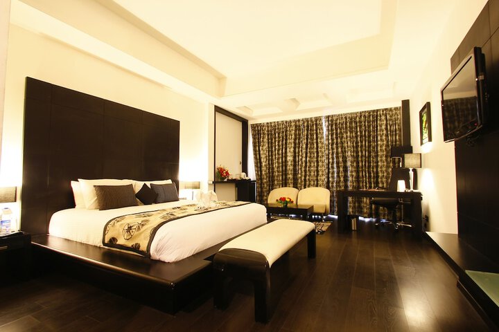 Room 4 of 49