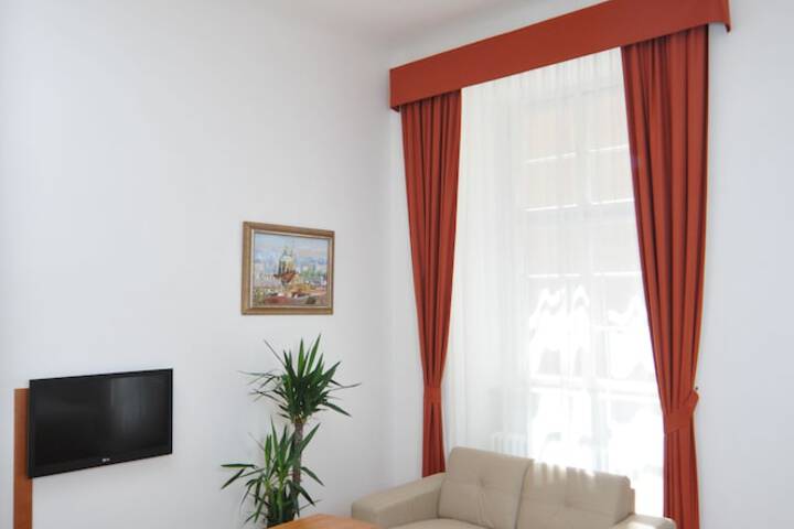 Room 5 of 25