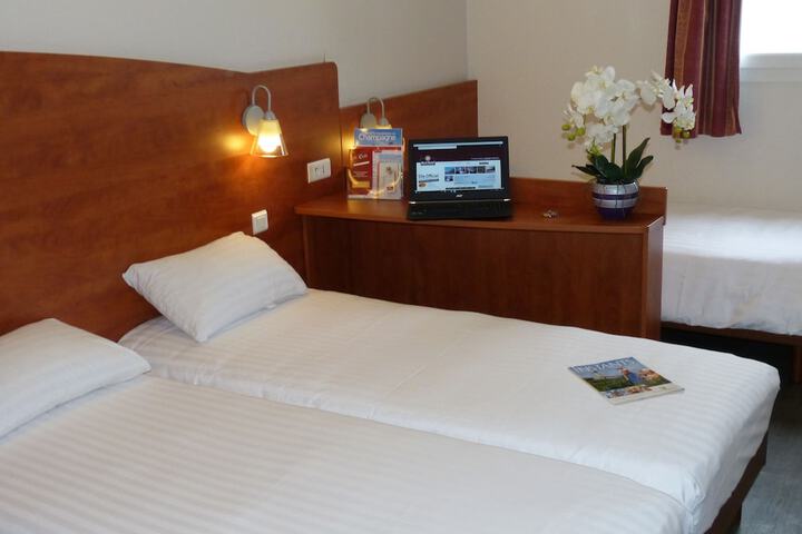 Room 10 of 73