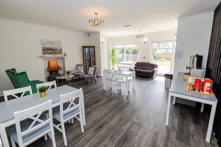 Lounge 121 of 129