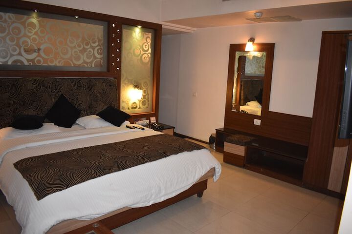 Room 9 of 27