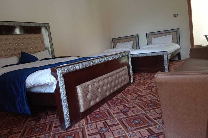 Room 5 of 9