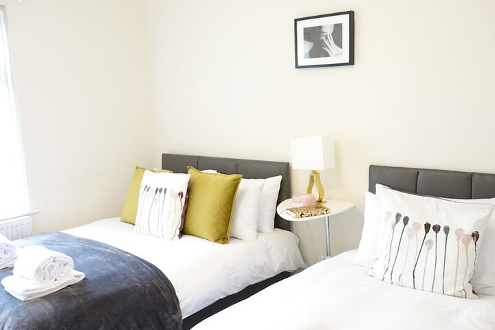 Room 16 of 102