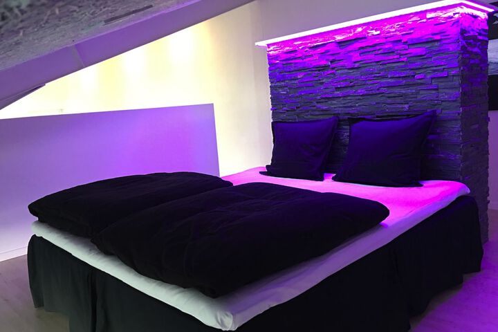 Room 10 of 83