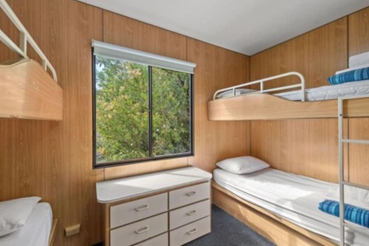 Room 30 of 142