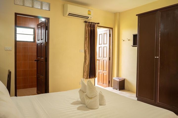 Room 12 of 25