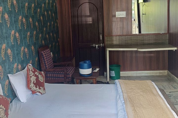 Room 4 of 28
