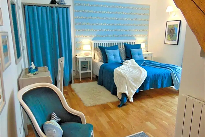 Room 4 of 6