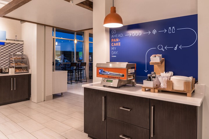 Breakfast/Coffee Service 32 of 46